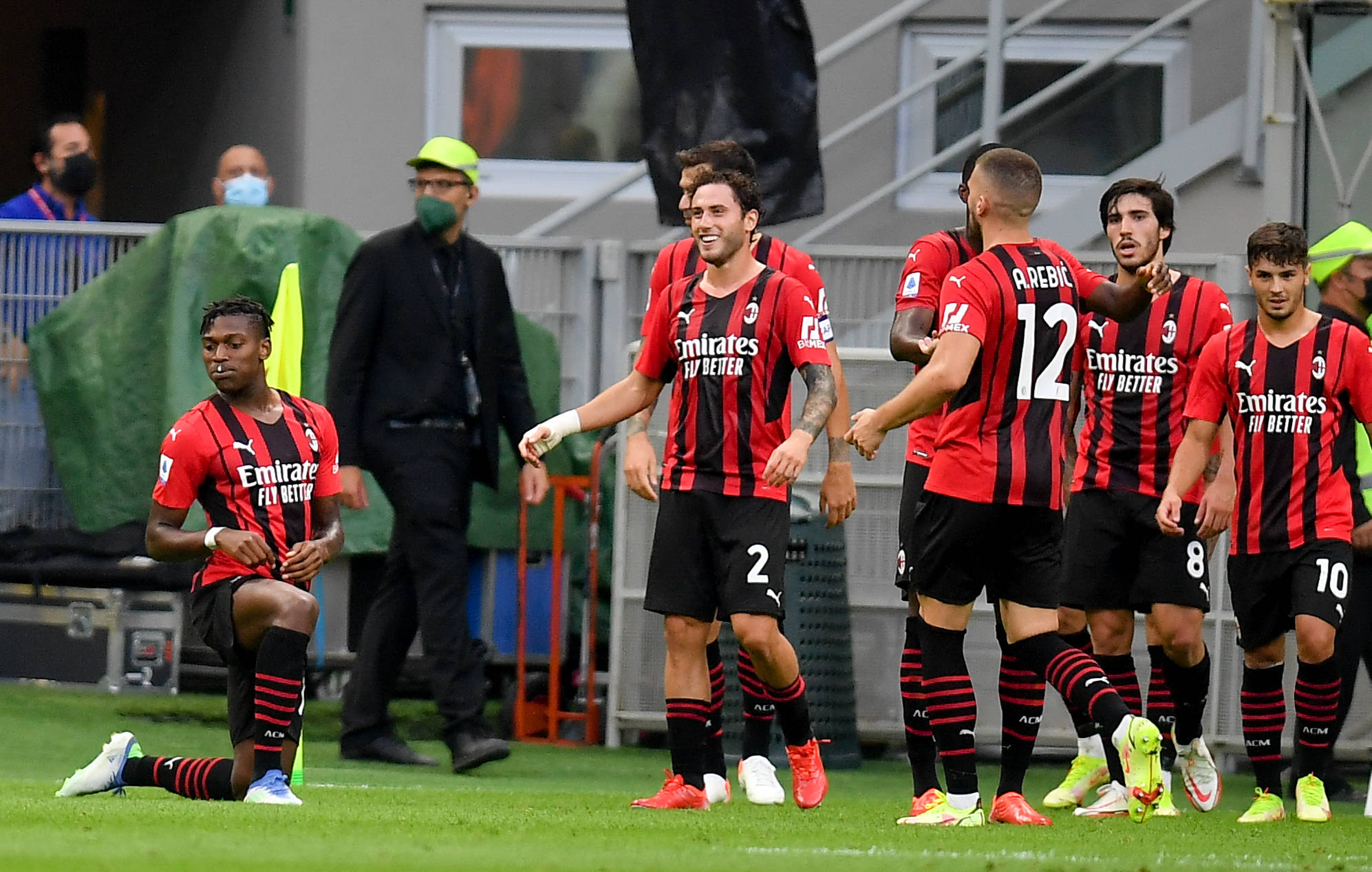 “征服北美”做礼，梅西送别老友（以“征战北美”为礼，梅西为老友送行）