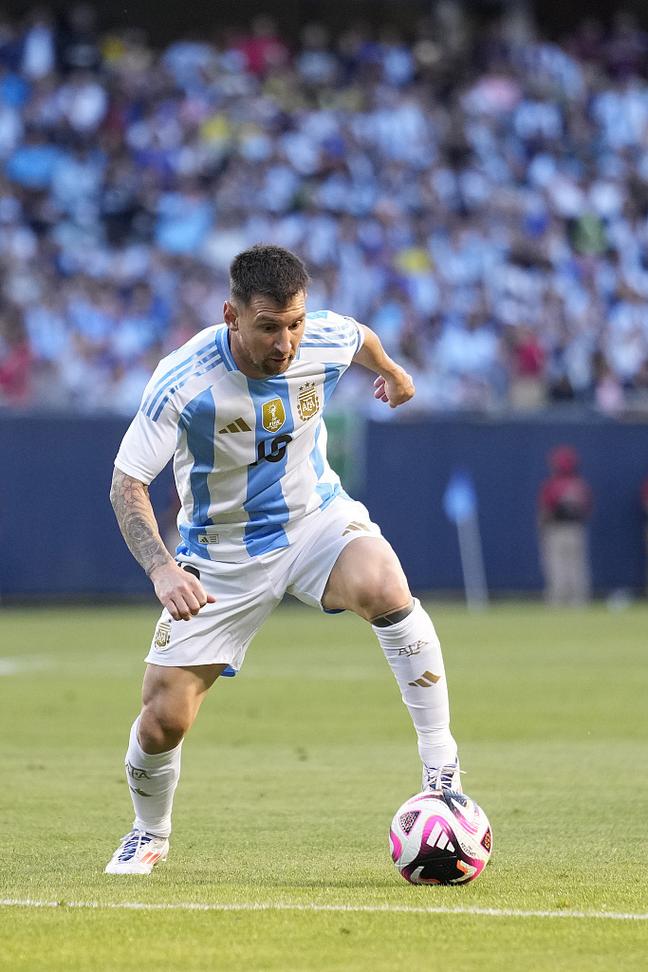 再次入选最佳阵容证明自己，可28岁的国米队长，仍“任重道远”（再度入选最佳阵容自证实力，28岁的国米队长仍任重道远）