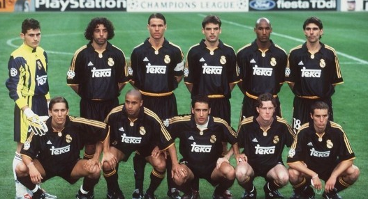 他真把足球踢成艺术了（他把足球踢出了艺术境界）