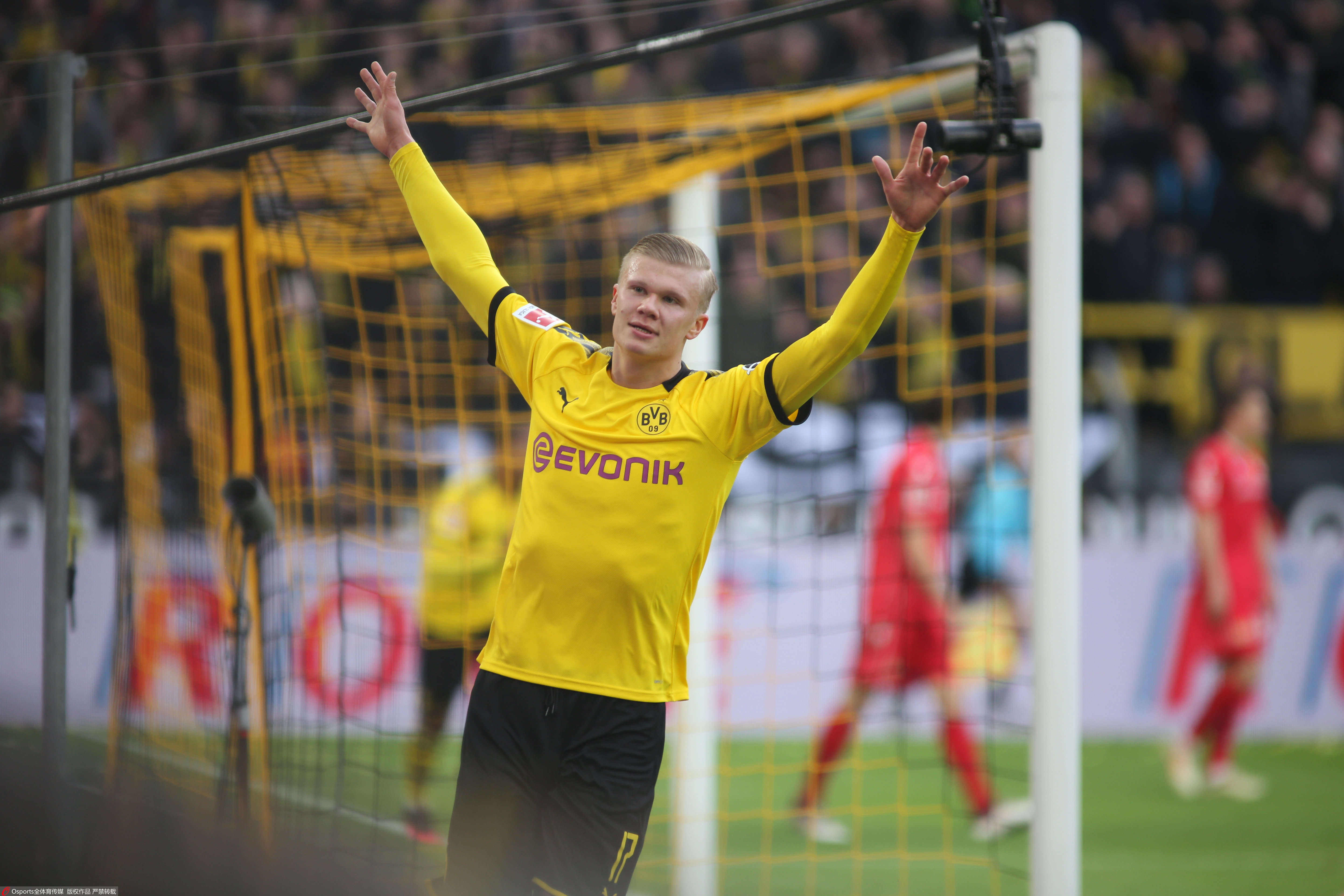 中国球员留洋要分几步走？看看日本足球的“参考答案”（中国球员留洋该如何分步推进？日本足球提供借鉴）