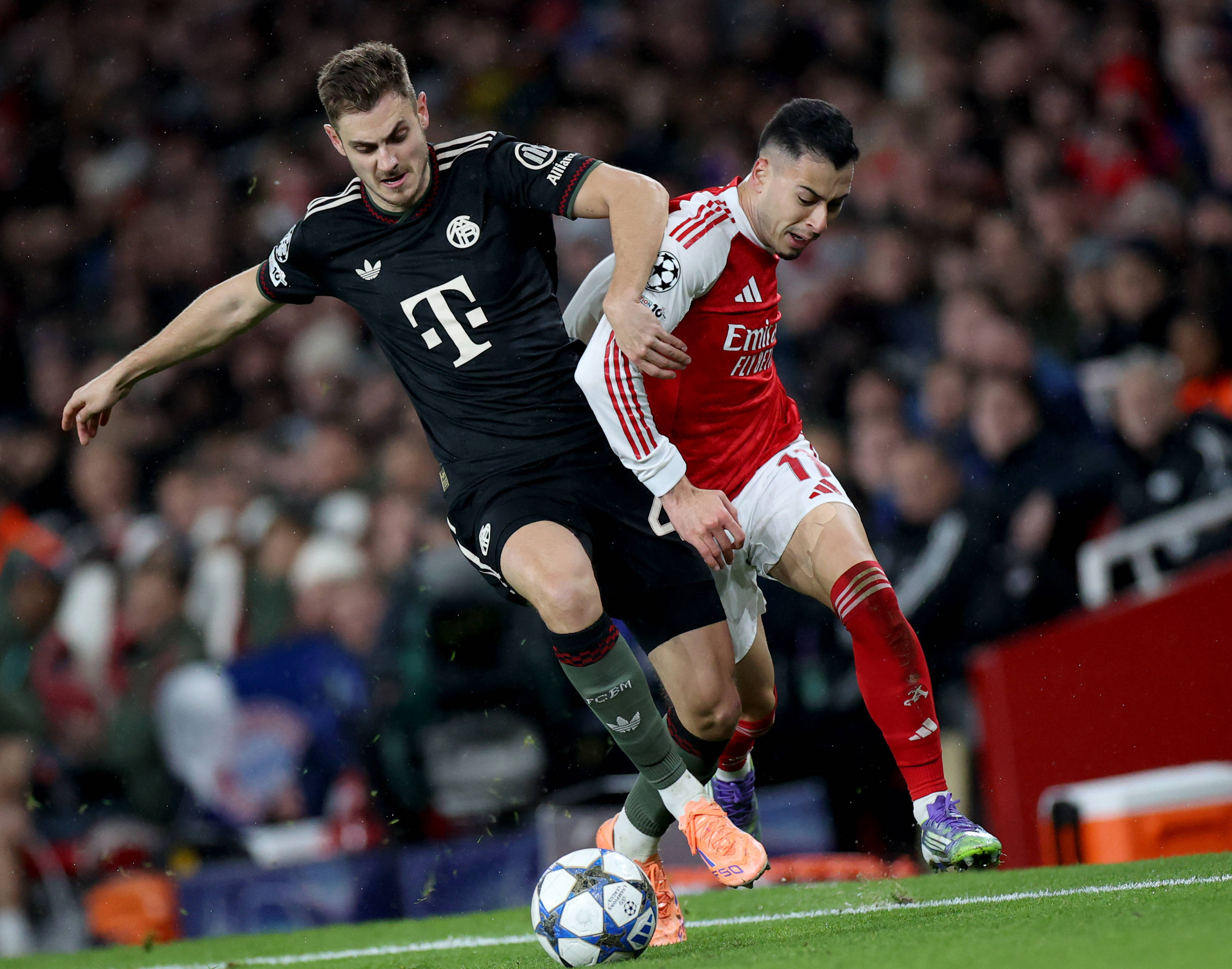 意甲媒体热议：希门尼斯经纪人表示希门尼斯从未想过离开米兰，他会留在球队（意媒关注：希门尼斯经纪人称其从未考虑离开米兰，将继续留队）