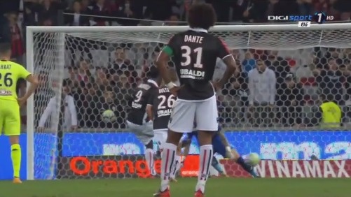 队记：拉尔森的左脚踝X光检查结果为阴性，明天进行MRI检查