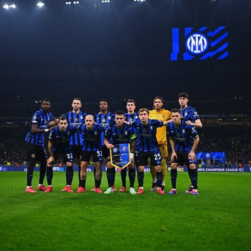 西媒：因提前将C罗替换下场，利雅得胜利主帅遭球迷猛批（西媒：提前换下C罗惹争议，利雅得胜利主帅遭球迷炮轰）