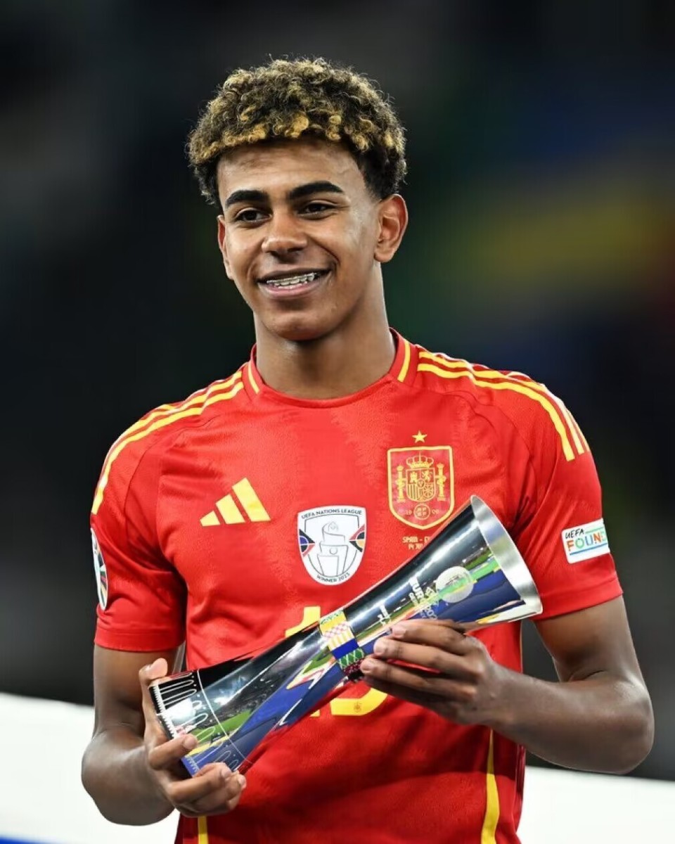 阿隆索：虽然我现在是教练，但真正美妙的是踢球（阿隆索坦言：如今身为主帅，最美妙的仍是踢球）