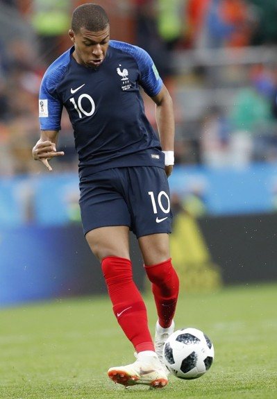 上海久事以111-72大胜四川丰谷，展现强大实力，全队多点开花，四川队虽努力但难敌强队。（上海久事111-72大胜四川丰谷：多点开花显统治力，四川虽拼仍难抵强敌）