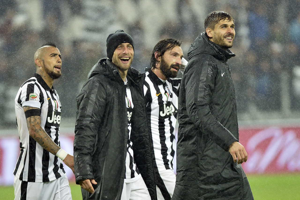 欧冠半场：阿纳别科夫屡送神扑，凯拉特0-0奥林匹亚科斯（欧冠半场：阿纳别科夫高接低挡，凯拉特与奥林匹亚科斯互交白卷）