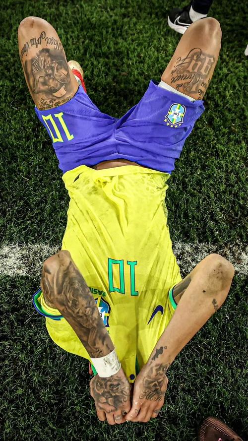 每体：20年前瓜迪奥拉就曾经说过，梅西会帮助阿根廷重夺世界杯（每体：瓜迪奥拉早在20年前就预言梅西会带阿根廷重夺世界杯）