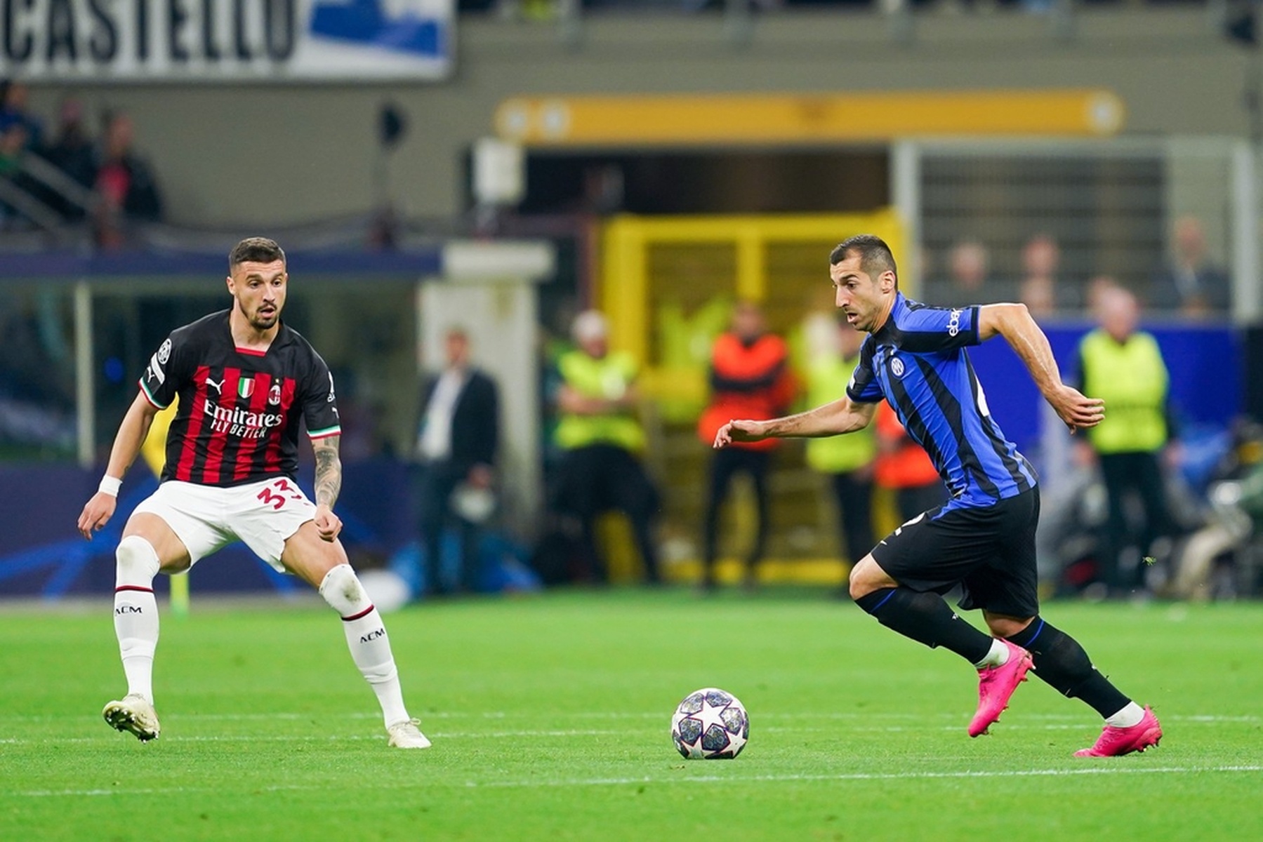 麦克阿瑟FCvs大埔亚冠赛前为香港大埔火灾遇难者...