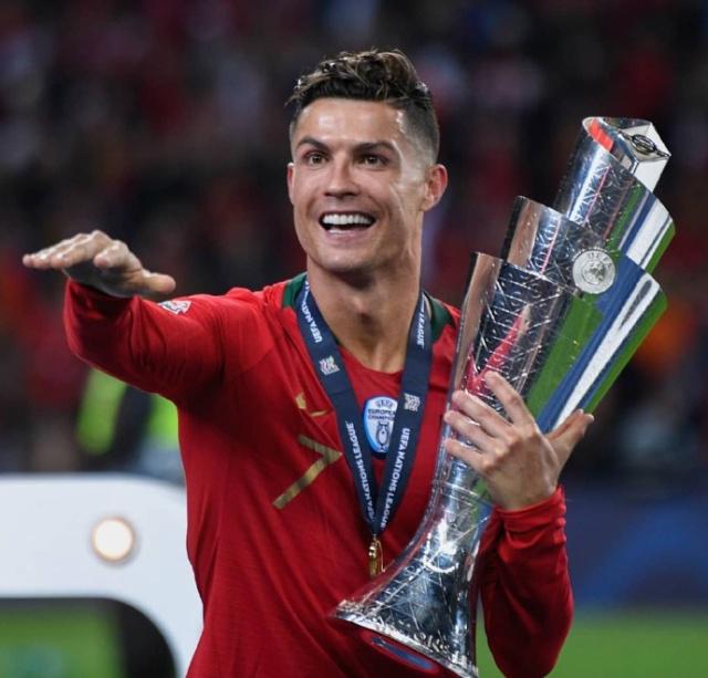 记者：申花今天下午飞赴天津，于汉超、戴伟浚等人随队出征（记者称申花今日下午启程赴津，于汉超、戴伟浚等球员随队出征）