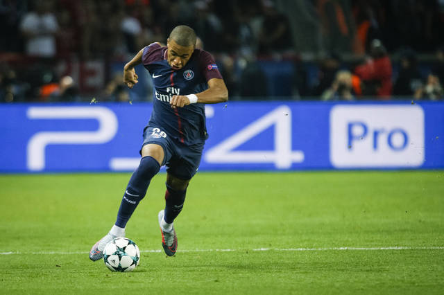 德天空：德甲三强争夺17岁中场德卡特，安德莱赫特要价2500万（德媒：德甲三强抢夺17岁中场德卡特，安德莱赫特标价2500万）