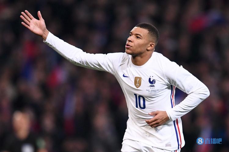 如何评价？CBA杯多人因地板贴纸滑倒引争议：希望引起重视