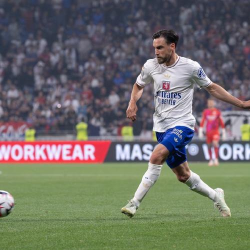 吓人，一巴拉圭球员在侏儒美洲杯头部着地后当场失去意识